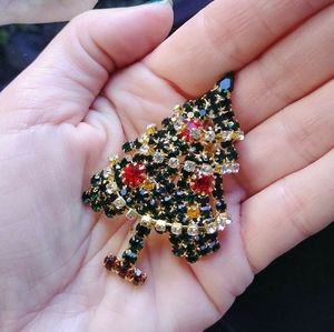 Vintage Rhinestone Holiday Christmas Tree Brooch
